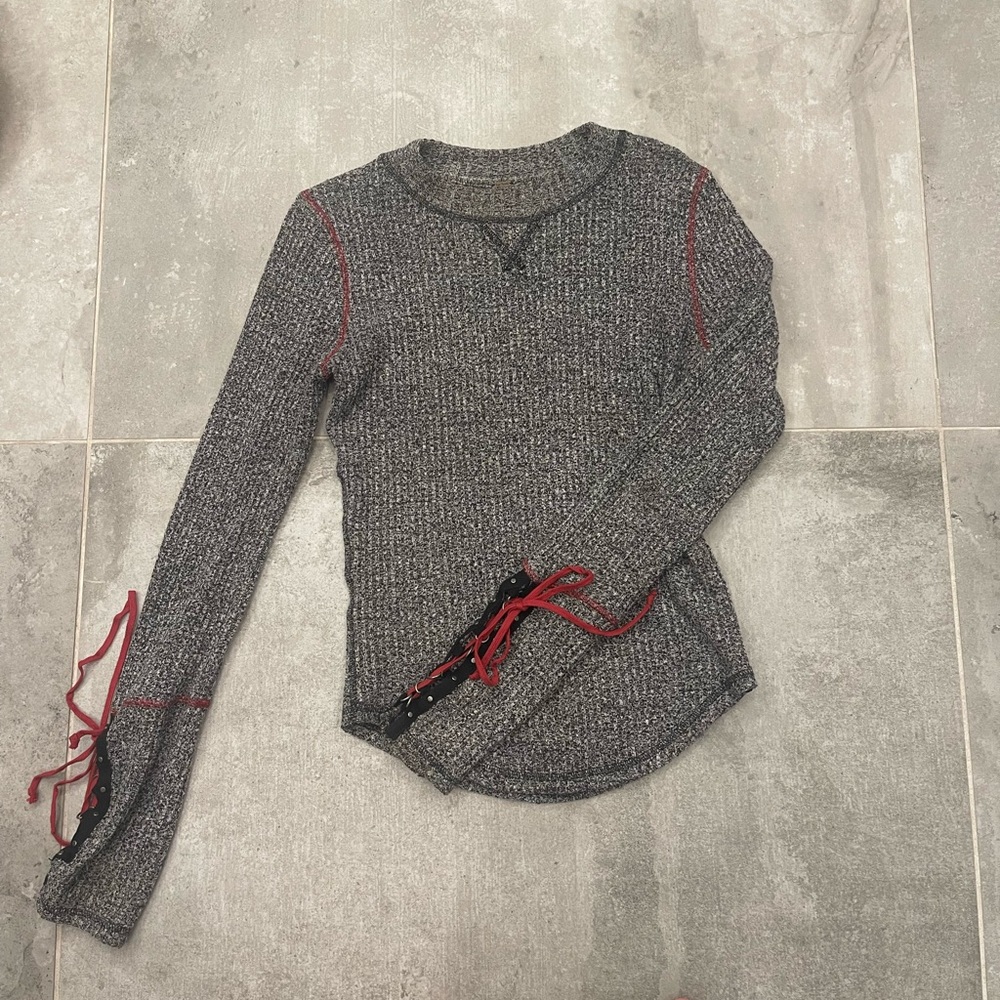 Long Sleeve, metal ring tie string sleeve cuffs. Waffleweave knit. Form-fitting.